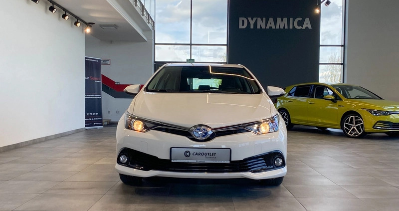 Toyota Auris cena 69900 przebieg: 83600, rok produkcji 2018 z Chełmża małe 379